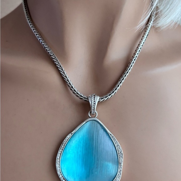 Brighton Elegant Blue Teardrop Pendant Necklace Crystals. - Picture 7 of 7